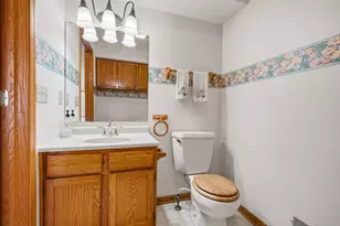 10050 W Whitnall Edge Dr, Franklin, WI 53132 - Photo 14
