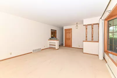 18571 W Hillcrest Dr, New Berlin, WI 53146 - Photo 12