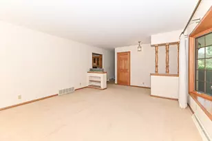 18571 W Hillcrest Dr, New Berlin, WI 53146 - Photo 12