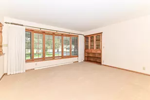 18571 W Hillcrest Dr, New Berlin, WI 53146 - Photo 10