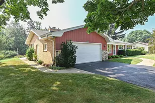 18571 W Hillcrest Dr, New Berlin, WI 53146 - Photo 4