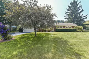 18571 W Hillcrest Dr, New Berlin, WI 53146 - Photo 1