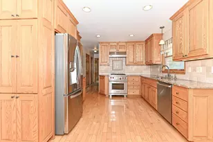 18571 W Hillcrest Dr, New Berlin, WI 53146 - Photo 20