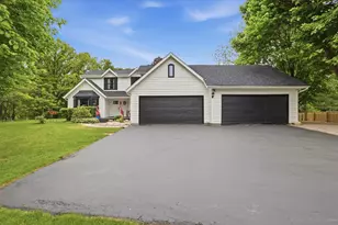 423 Bron Derw Ct, Wales, WI 53183 - Photo 2