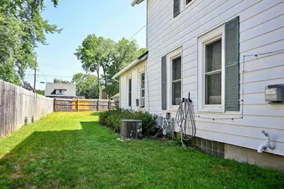 214  10th St, Winona, MN 55987 - Photo 6