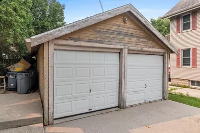 436 N 6th St, Manitowoc, WI 54220 - Photo 8