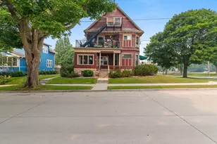436 N 6th St, Manitowoc, WI 54220 - Photo 2