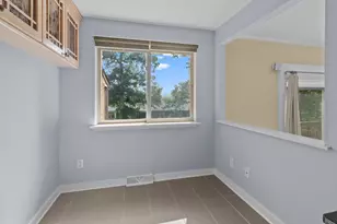 469 Country Club Dr, Lake Geneva, WI 53147 - Photo 8