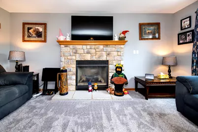 914  Michael Ct, Elkhorn, WI 53121 - Photo 6