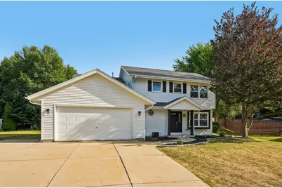 601 E Jessica Cir, Oak Creek, WI 53154 - Photo 2