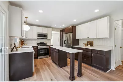 601 E Jessica Cir, Oak Creek, WI 53154 - Photo 8