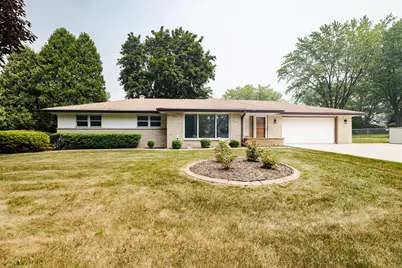 N81W15328  Hilltop Dr, Menomonee Falls, WI 53051 - Photo 6