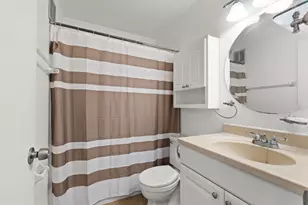 2025 E Greenwich Ave, Milwaukee, WI 53211 - Photo 4