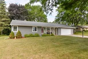 147 Hilldale Dr, Hartford, WI 53027 - Photo 2