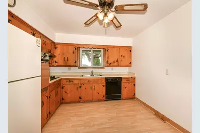 147  Hilldale Dr, Hartford, WI 53027 - Photo 10
