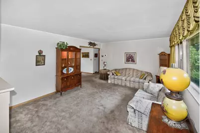 3915  Brook Ln, Brookfield, WI 53005 - Photo 6