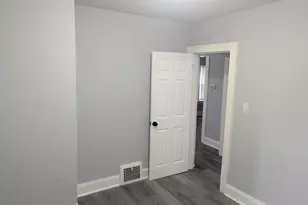 3026 S Hanson Ave, Milwaukee, WI 53207 - Photo 16