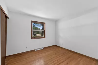 5749  Debbie Ln, West Bend, WI 53095 - Photo 10