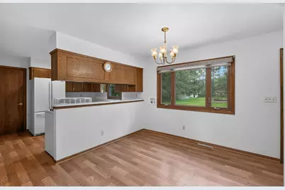 5749  Debbie Ln, West Bend, WI 53095 - Photo 6