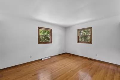 5749  Debbie Ln, West Bend, WI 53095 - Photo 8