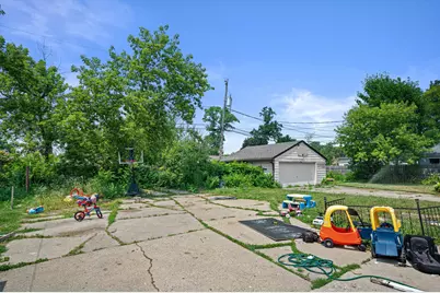 5437 N Bethmaur Ln, Glendale, WI 53209 - Photo 18