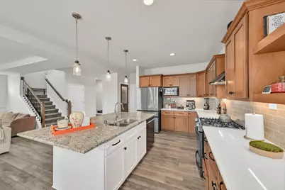 8829 S Shady Leaf Ln, Franklin, WI 53132 - Photo 4