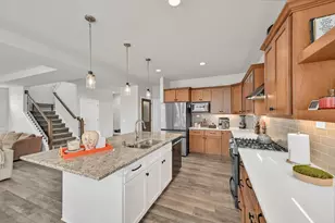 8829 S Shady Leaf Ln, Franklin, WI 53132 - Photo 6