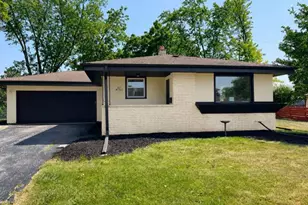 N87W17833 Shepherd Dr, Menomonee Falls, WI 53051 - Photo 2