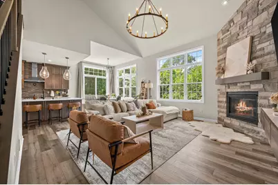 W273N2473  Arlington Dr, Pewaukee, WI 53072 - Photo 4