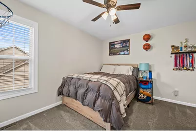 W273N2473  Arlington Dr, Pewaukee, WI 53072 - Photo 32