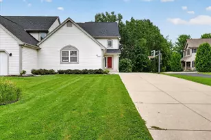 N48W16103 Lone Oak Ln, Menomonee Falls, WI 53051 - Photo 2