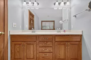 N48W16103 Lone Oak Ln, Menomonee Falls, WI 53051 - Photo 24
