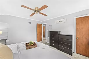 616 N 104th St, Wauwatosa, WI 53226 - Photo 12