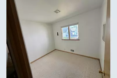 1504  Philippen St, Manitowoc, WI 54220 - Photo 12