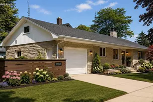 1504 Philippen St, Manitowoc, WI 54220 - Photo 2