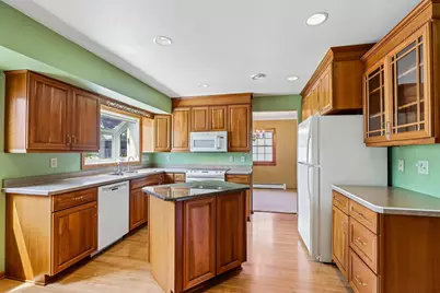 13425 W Old Oak Ln, New Berlin, WI 53151 - Photo 12
