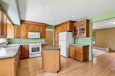 13425 W Old Oak Ln, New Berlin, WI 53151 - Photo 14