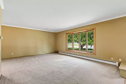 13425 W Old Oak Ln, New Berlin, WI 53151 - Photo 6