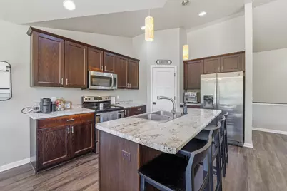 2616  Creekview Ct, Sheboygan, WI 53081 - Photo 2