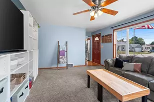 729 Woodlawn Dr, Manitowoc, WI 54220 - Photo 4