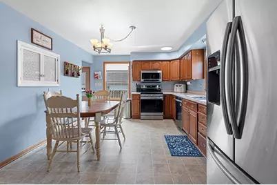 729  Woodlawn Dr, Manitowoc, WI 54220 - Photo 6