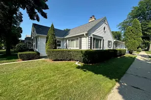 5100 N Idlewild Ave, Whitefish Bay, WI 53217 - Photo 2