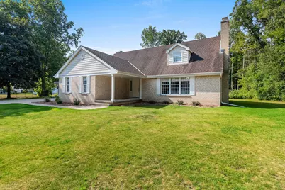 3511  Wildwood Dr, Manitowoc, WI 54220 - Photo 2