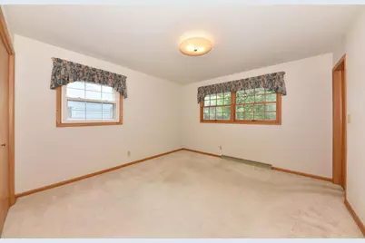 2017  Chestnut St, West Bend, WI 53095 - Photo 10