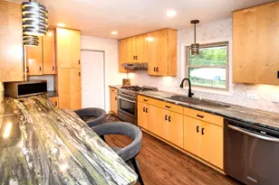 2545 Brookside Ln, Brookfield, WI 53005 - Photo 10