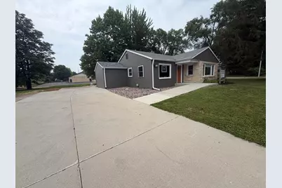 1726 E Washington St, West Bend, WI 53095 - Photo 2