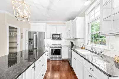 14445 W Meadowshire Dr, New Berlin, WI 53151 - Photo 8