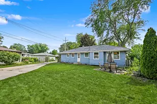 5558 W Donna Dr, Brown Deer, WI 53223 - Photo 2