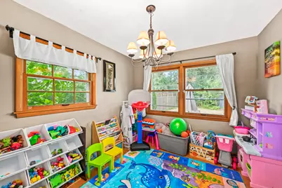 5558 W Donna Dr, Brown Deer, WI 53223 - Photo 8