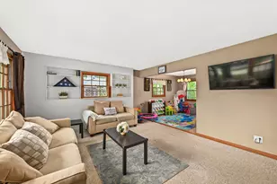 5558 W Donna Dr, Brown Deer, WI 53223 - Photo 6